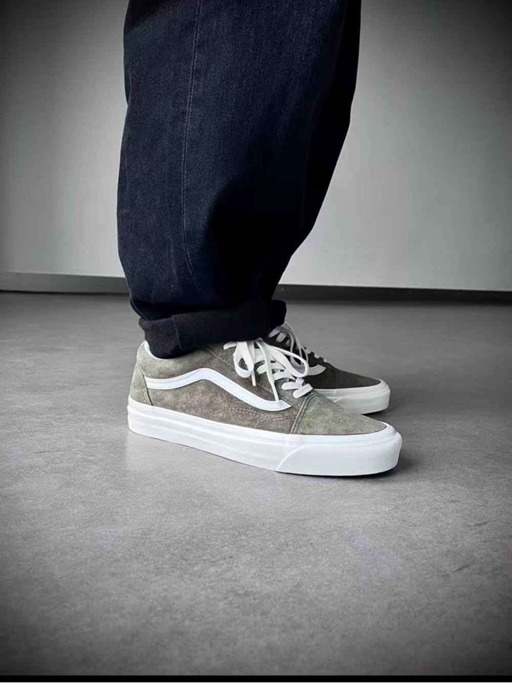 Vans Old Skool Gray Suede Sneakers Men’s US 10.5 Low Top Skate Shoes EUC